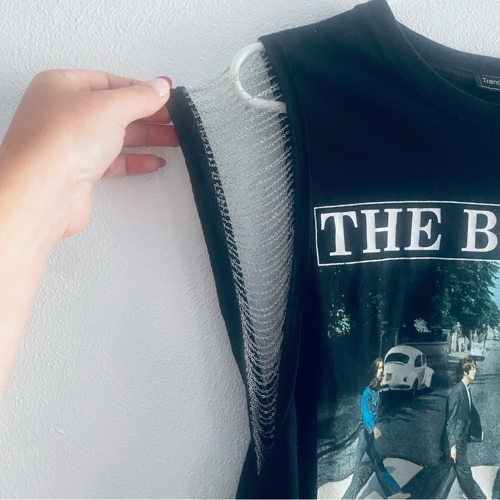 Trendy & Tipsy black The Beatles chain tank top - Picture 7 of 11